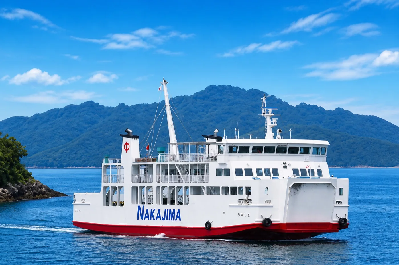 瀬戸内の海を進む中島汽船のフェリー